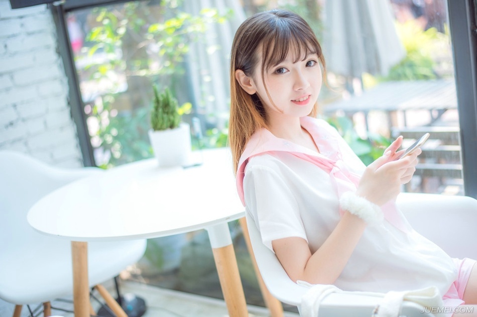 你是我今生渡不过的劫，多看一眼就心软，拥抱一下就沦陷。